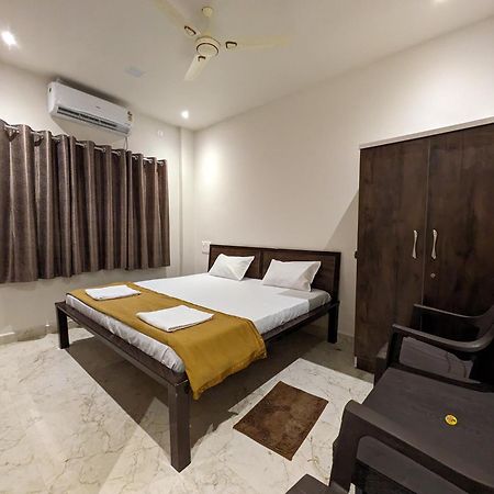 Hotel Madhusudan Executive โกลฮาปูร์ ภายนอก รูปภาพ