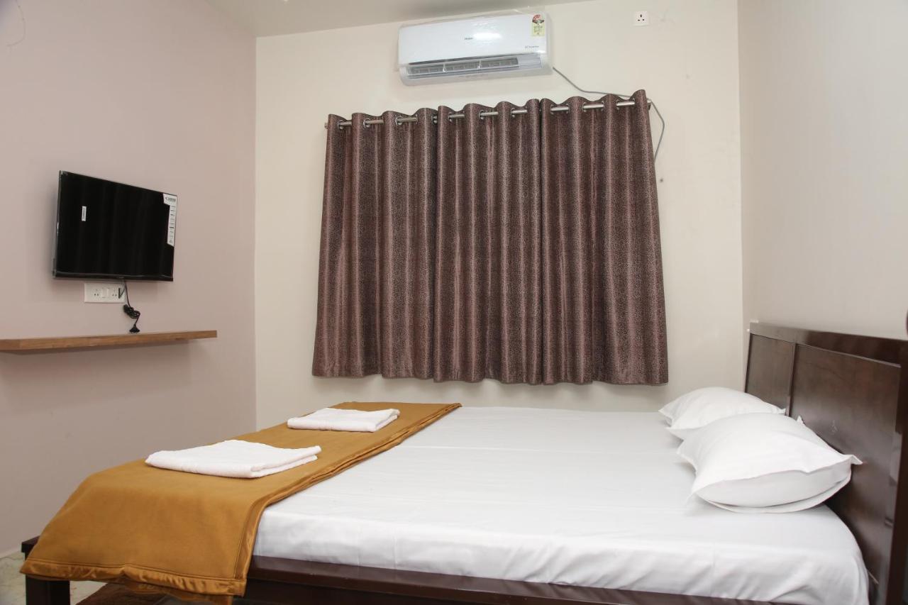 Hotel Madhusudan Executive โกลฮาปูร์ ภายนอก รูปภาพ