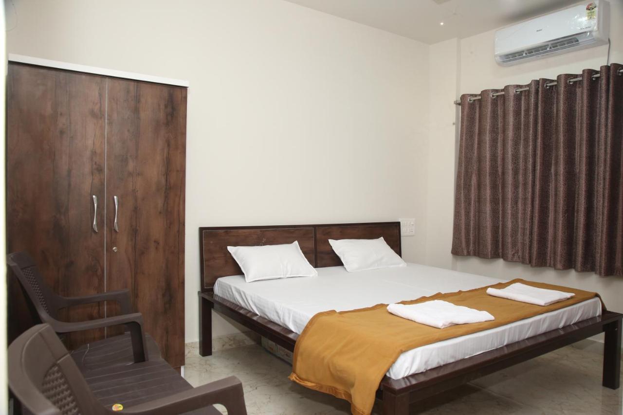 Hotel Madhusudan Executive โกลฮาปูร์ ภายนอก รูปภาพ