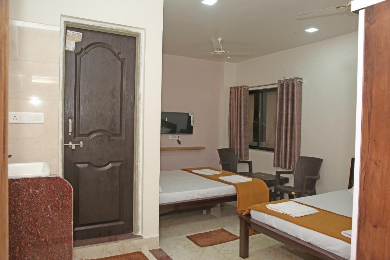 Hotel Madhusudan Executive โกลฮาปูร์ ภายนอก รูปภาพ
