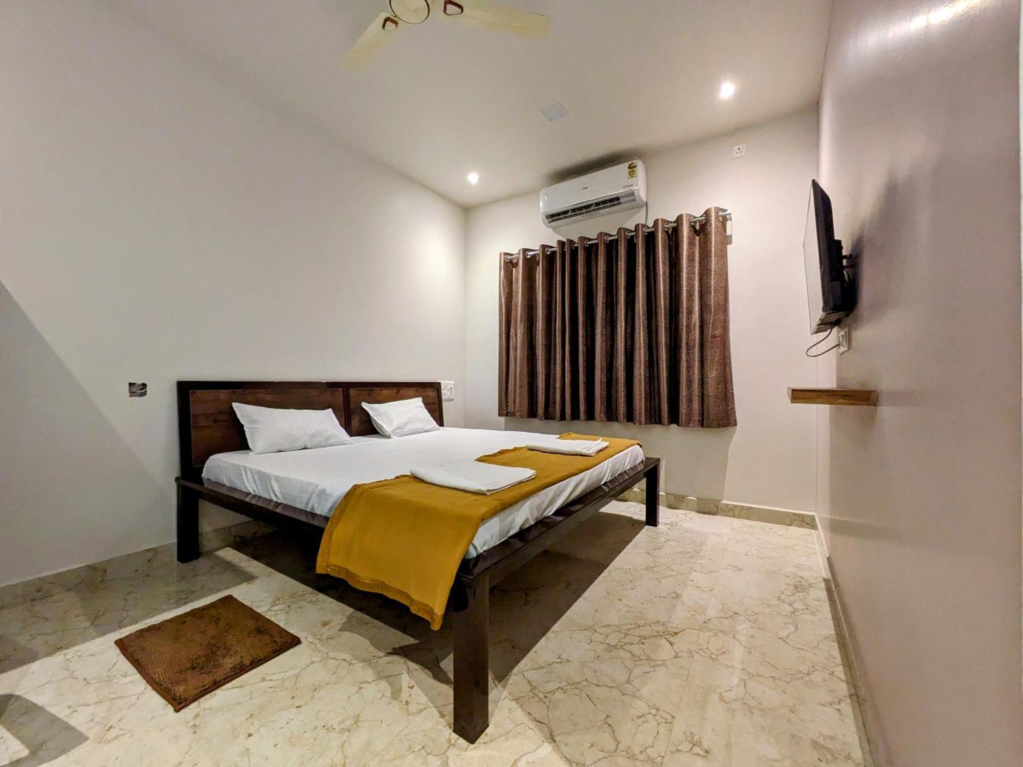 Hotel Madhusudan Executive โกลฮาปูร์ ภายนอก รูปภาพ