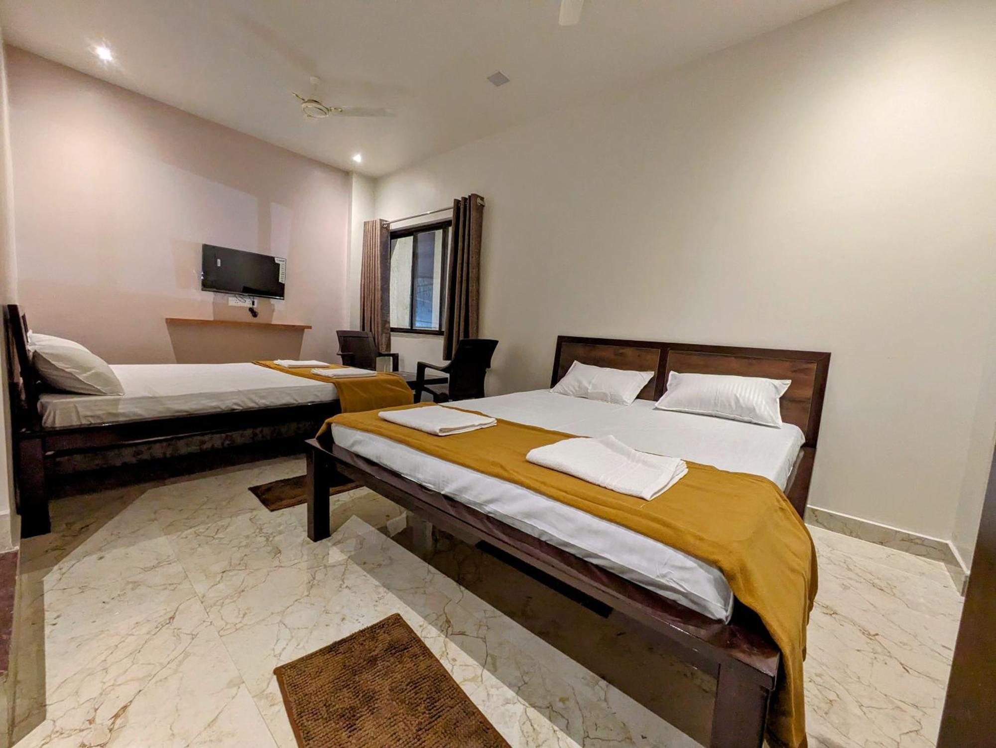 Hotel Madhusudan Executive โกลฮาปูร์ ภายนอก รูปภาพ